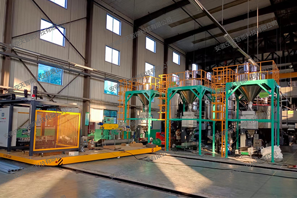 移動(dòng)碼垛工作站工程案例現(xiàn)場(chǎng)